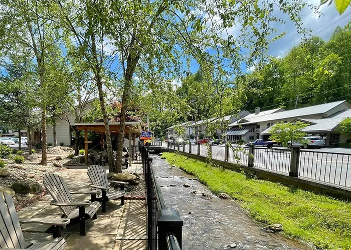 Howard Johnson By Wyndham Downtown Gatlinburg